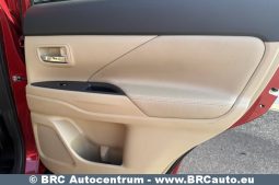 
										Mitsubishi Outlander 2.0 MIVEC 4WD Automatas 2017 full									