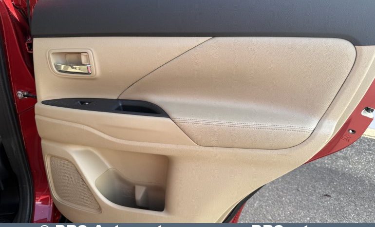 
								Mitsubishi Outlander 2.0 MIVEC 4WD Automatas 2017 full									