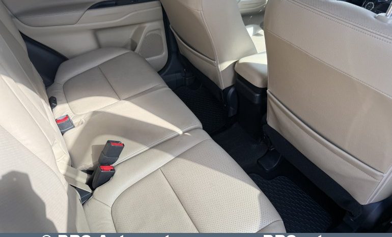 
								Mitsubishi Outlander 2.0 MIVEC 4WD Automatas 2017 full									