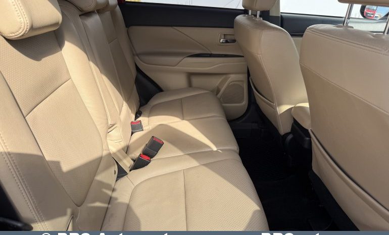 
								Mitsubishi Outlander 2.0 MIVEC 4WD Automatas 2017 full									