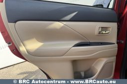 
										Mitsubishi Outlander 2.0 MIVEC 4WD Automatas 2017 full									