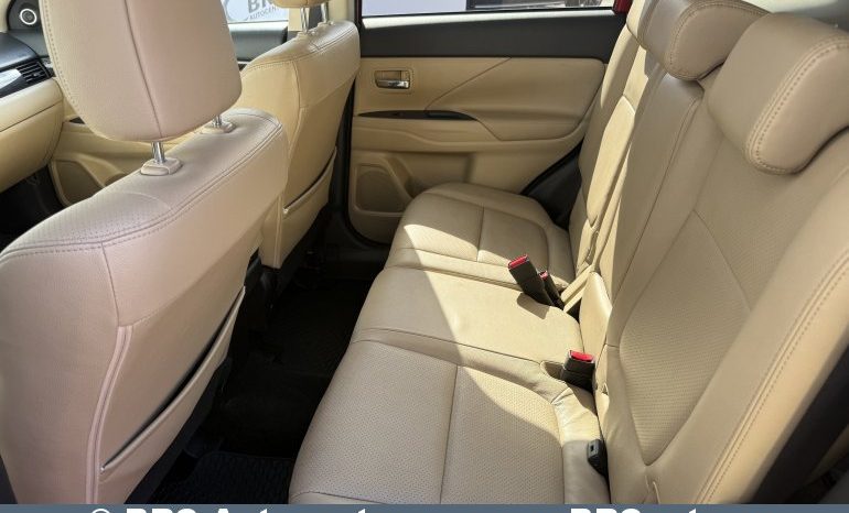 
								Mitsubishi Outlander 2.0 MIVEC 4WD Automatas 2017 full									