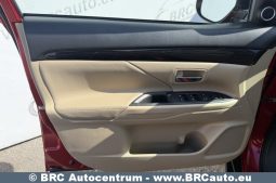 
										Mitsubishi Outlander 2.0 MIVEC 4WD Automatas 2017 full									