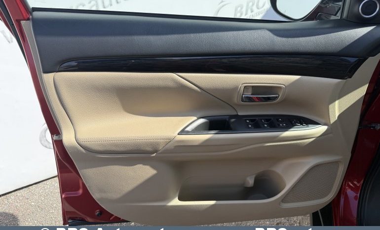 
								Mitsubishi Outlander 2.0 MIVEC 4WD Automatas 2017 full									