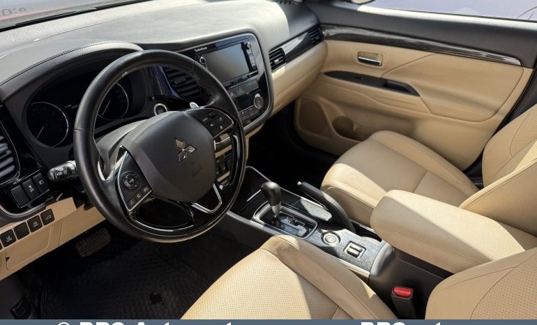 
								Mitsubishi Outlander 2.0 MIVEC 4WD Automatas 2017 full									