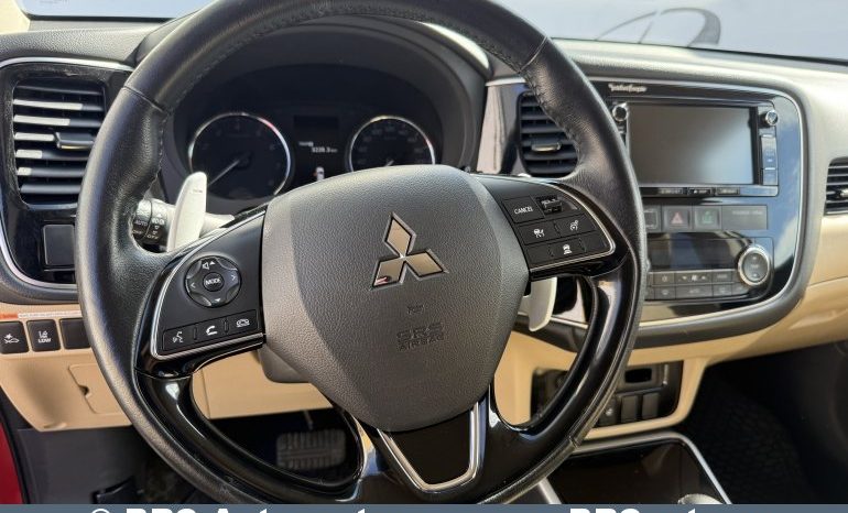 
								Mitsubishi Outlander 2.0 MIVEC 4WD Automatas 2017 full									