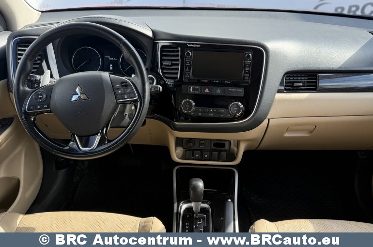 Mitsubishi Outlander 2.0 MIVEC 4WD Automatas 2017