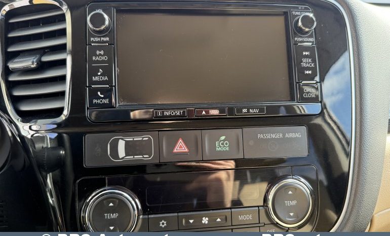 
								Mitsubishi Outlander 2.0 MIVEC 4WD Automatas 2017 full									