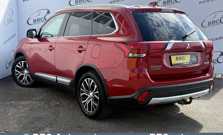 
								Mitsubishi Outlander 2.0 MIVEC 4WD Automatas 2017 full									