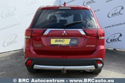 
										Mitsubishi Outlander 2.0 MIVEC 4WD Automatas 2017 full									