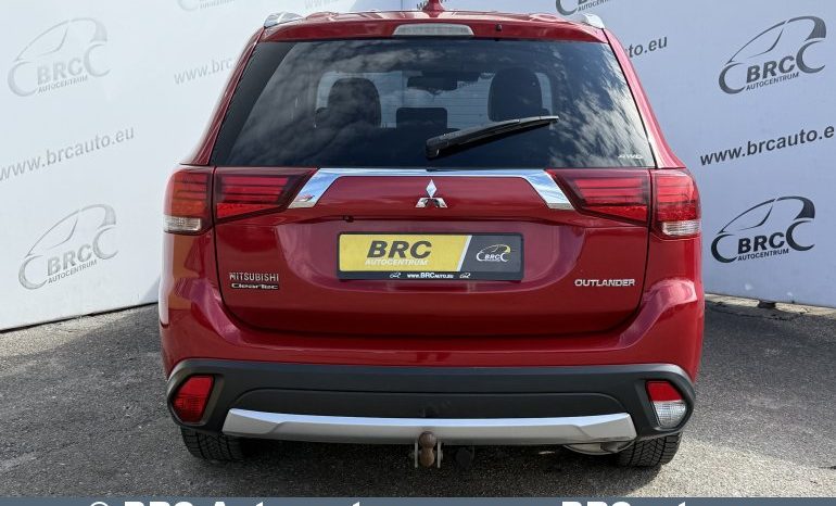 
								Mitsubishi Outlander 2.0 MIVEC 4WD Automatas 2017 full									