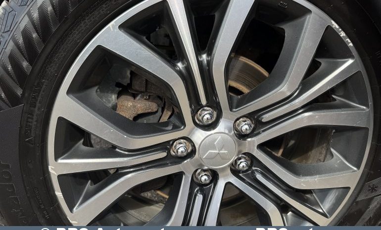 
								Mitsubishi Outlander 2.0 MIVEC 4WD Automatas 2017 full									