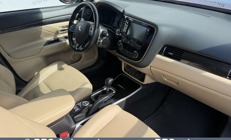 
								Mitsubishi Outlander 2.0 MIVEC 4WD Automatas 2017 full									