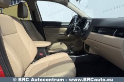 
										Mitsubishi Outlander 2.0 MIVEC 4WD Automatas 2017 full									