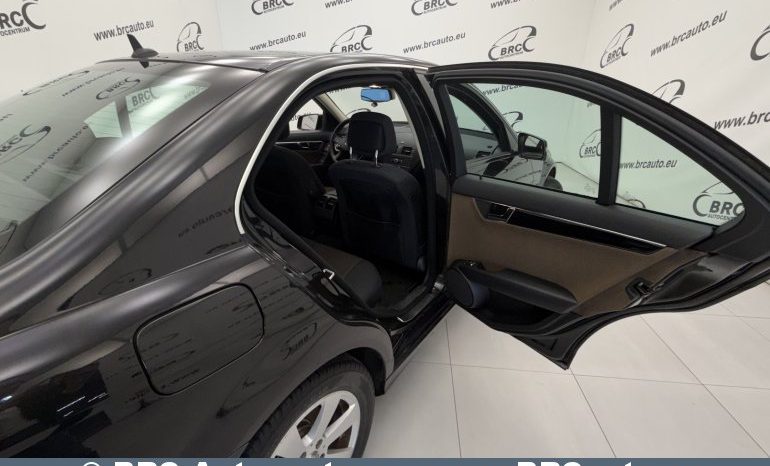 
								Mercedes-Benz C 180  2011 full									