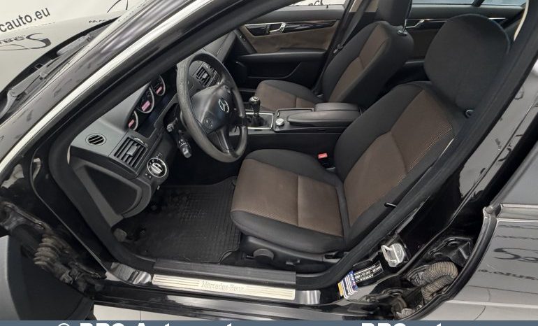 
								Mercedes-Benz C 180  2011 full									