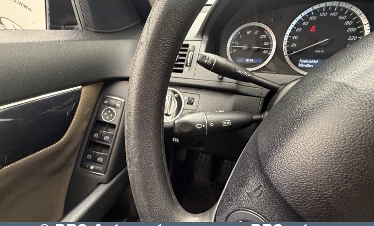 
								Mercedes-Benz C 180  2011 full									
