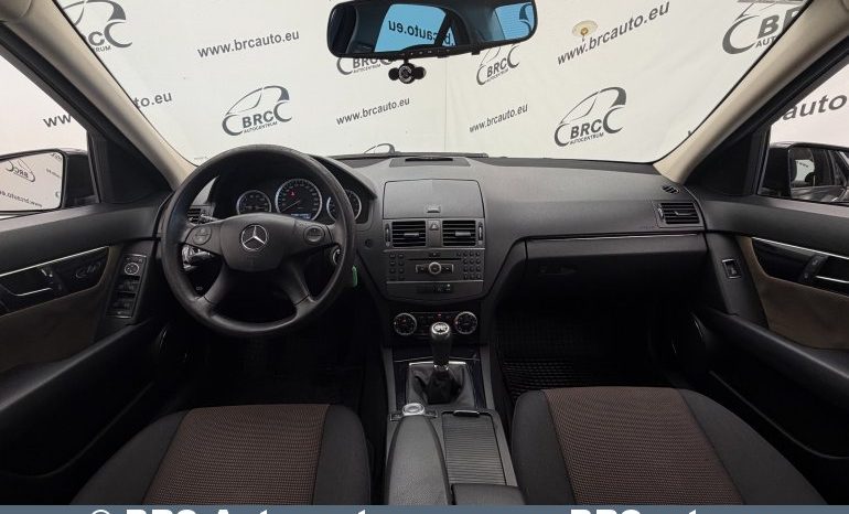 
								Mercedes-Benz C 180  2011 full									