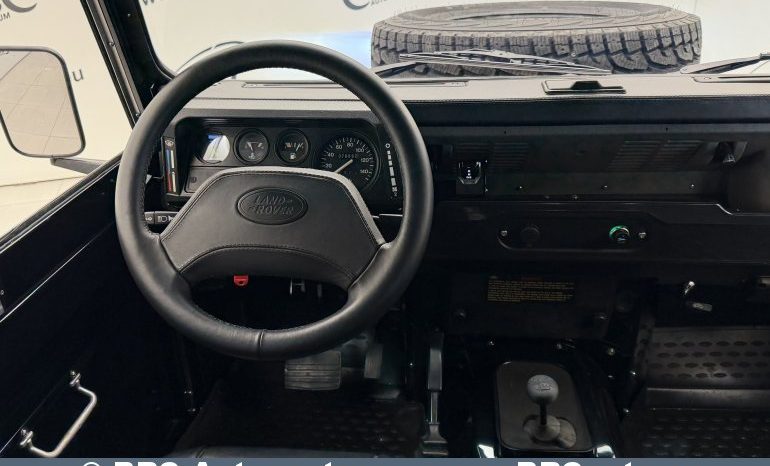 
								Land Rover Defender 83 kWh Automatas 1996 full									