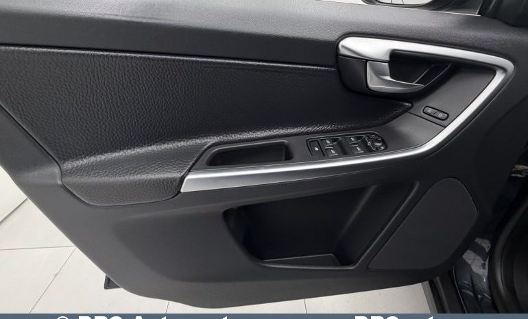 
								Volvo XC 60 D5 AWD Summum Automatas 2010 full									