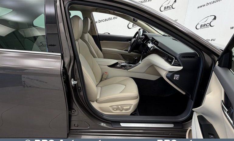 
								Toyota Camry 2.5 Hybrid Automatas 2021 full									