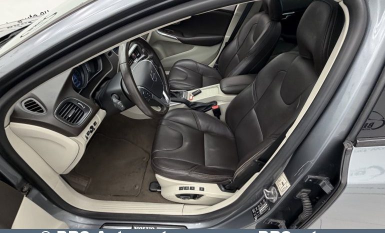 
								Volvo V40 Cross Country 2.0 D3 Automatas 2016 full									