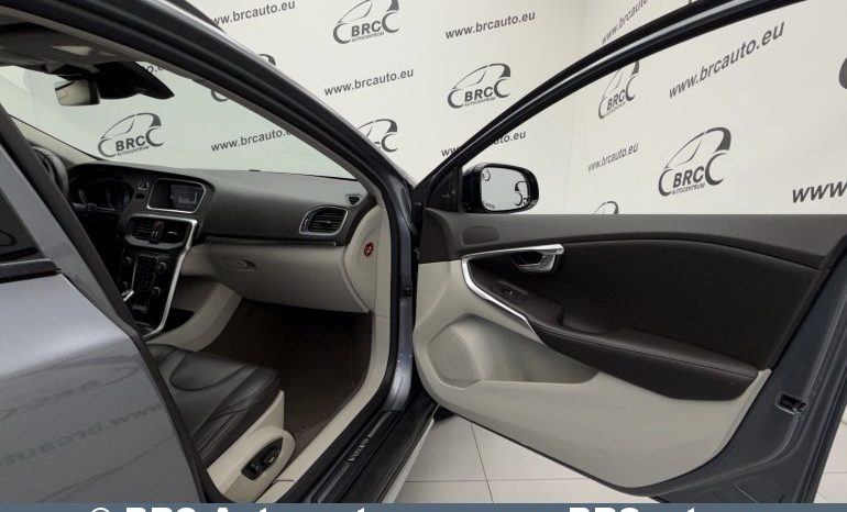 
								Volvo V40 Cross Country 2.0 D3 Automatas 2016 full									