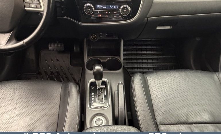 
								Mitsubishi Outlander 2.3 DI-D AWD Automatas 2014 full									