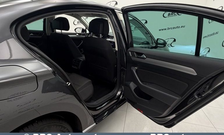 
								Volkswagen Passat 1.5 TSI DSG Automatas 2019 full									