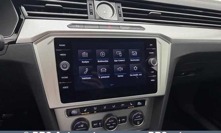 
								Volkswagen Passat 1.5 TSI DSG Automatas 2019 full									