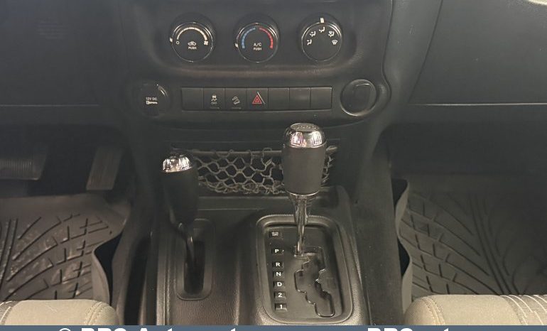 
								Jeep Wrangler 3.8 V6 Automatas 2011 full									