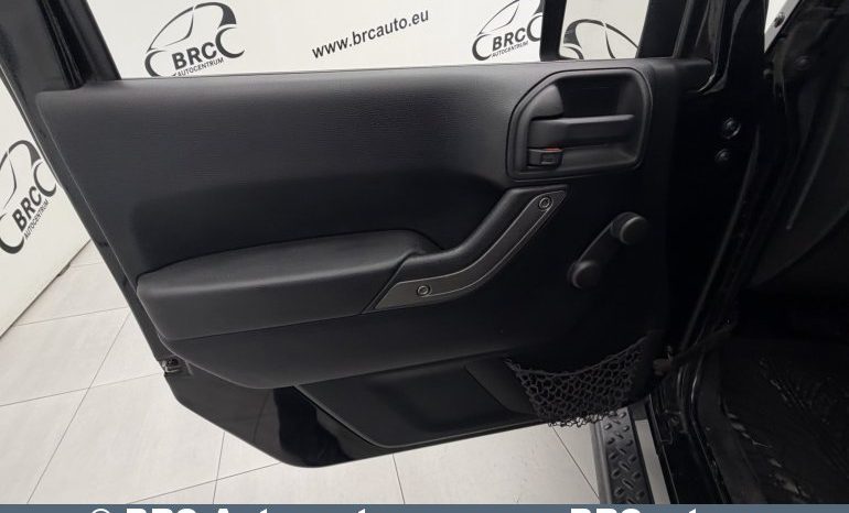 
								Jeep Wrangler 3.8 V6 Automatas 2011 full									
