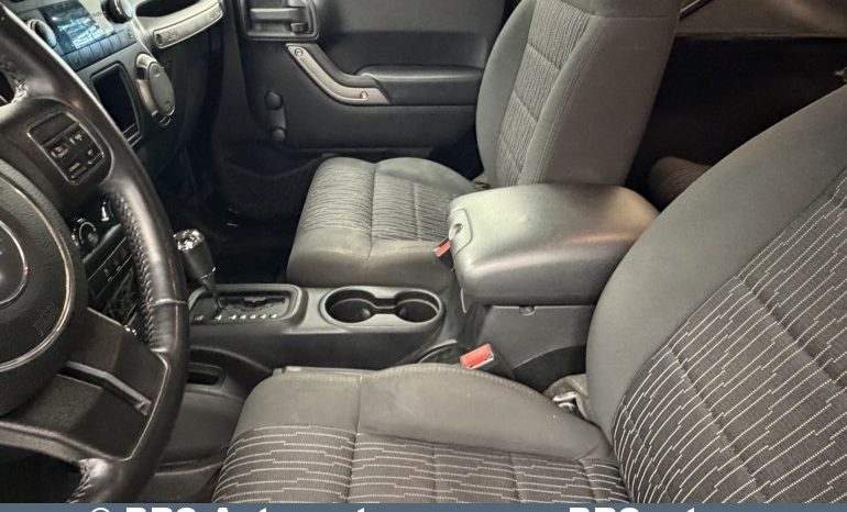 
								Jeep Wrangler 3.8 V6 Automatas 2011 full									