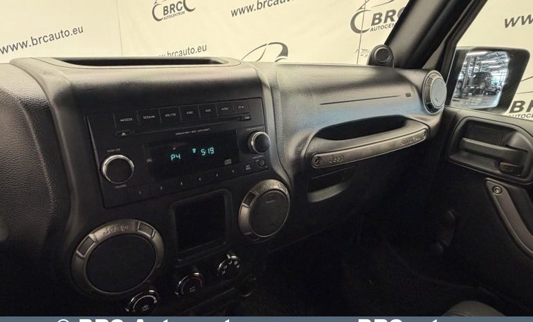 
								Jeep Wrangler 3.8 V6 Automatas 2011 full									