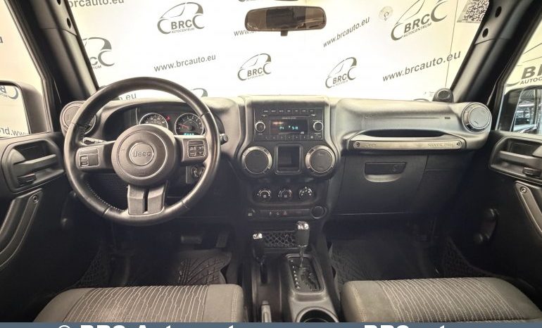
								Jeep Wrangler 3.8 V6 Automatas 2011 full									