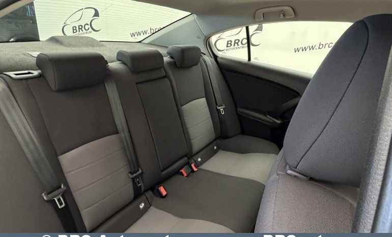 
								Toyota Avensis Sedan 1.6 Valvematic Standart 2017 full									
