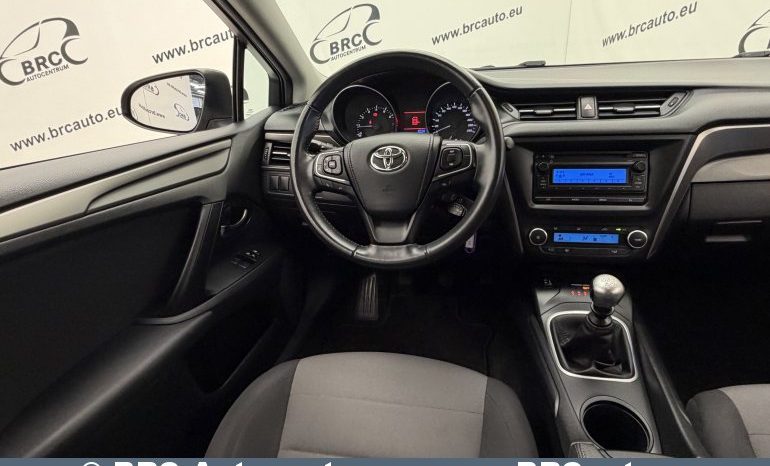 
								Toyota Avensis Sedan 1.6 Valvematic Standart 2017 full									