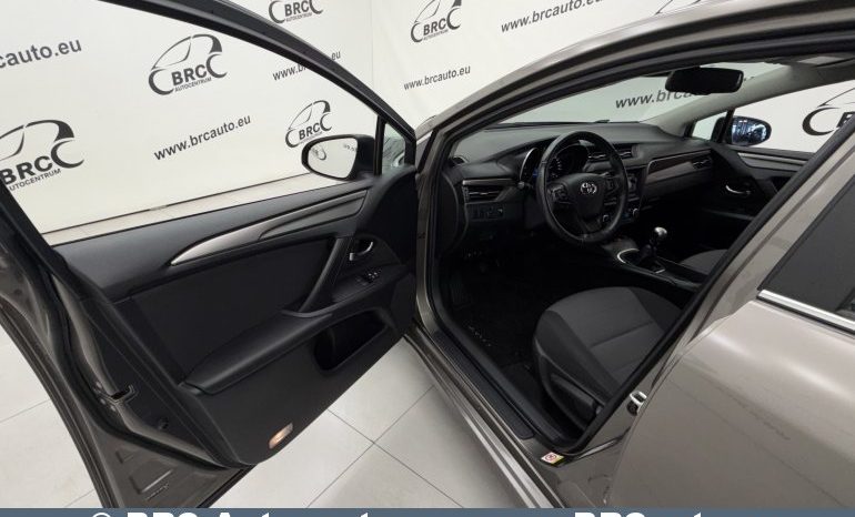 
								Toyota Avensis Sedan 1.6 Valvematic Standart 2017 full									
