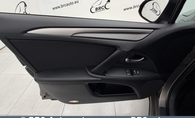 
								Toyota Avensis Sedan 1.6 Valvematic Standart 2017 full									