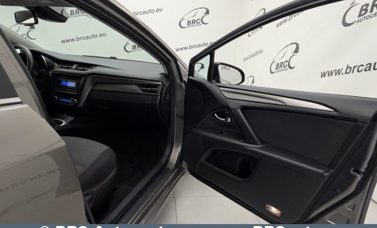 
								Toyota Avensis Sedan 1.6 Valvematic Standart 2017 full									