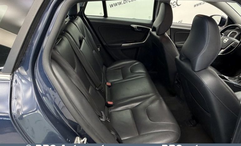 
								Volvo V60 D6 Plug-In AWD Twin Engine Automatas 2015 full									