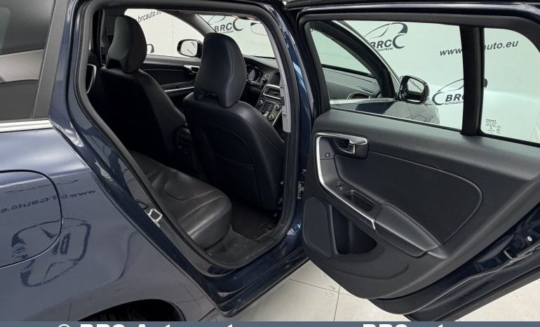 
								Volvo V60 D6 Plug-In AWD Twin Engine Automatas 2015 full									