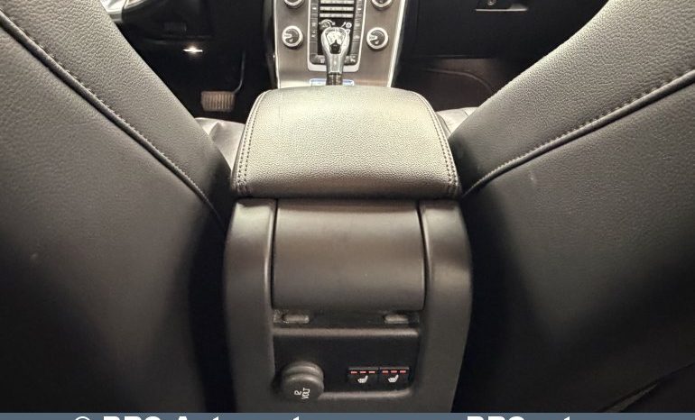 
								Volvo V60 D6 Plug-In AWD Twin Engine Automatas 2015 full									
