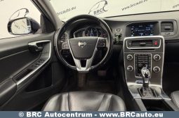 
										Volvo V60 D6 Plug-In AWD Twin Engine Automatas 2015 full									
