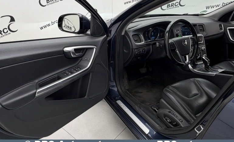
								Volvo V60 D6 Plug-In AWD Twin Engine Automatas 2015 full									