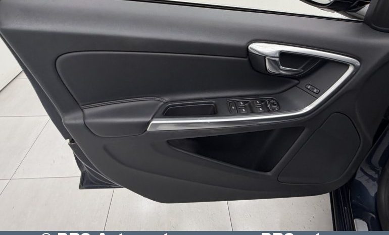 
								Volvo V60 D6 Plug-In AWD Twin Engine Automatas 2015 full									
