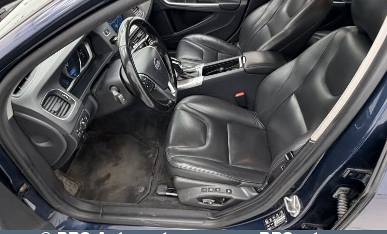 
								Volvo V60 D6 Plug-In AWD Twin Engine Automatas 2015 full									