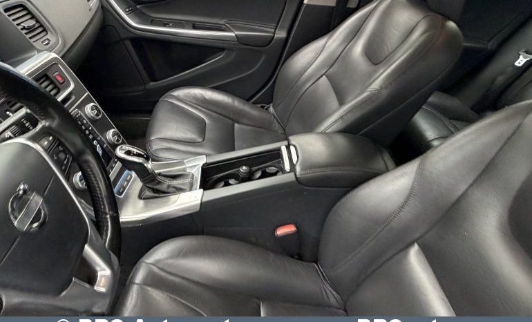 
								Volvo V60 D6 Plug-In AWD Twin Engine Automatas 2015 full									