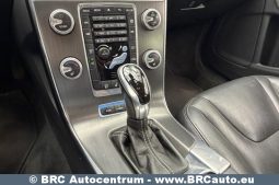
										Volvo V60 D6 Plug-In AWD Twin Engine Automatas 2015 full									