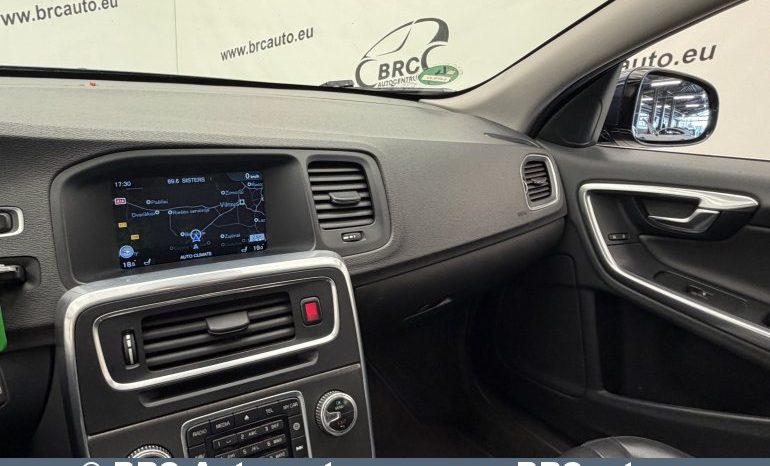 
								Volvo V60 D6 Plug-In AWD Twin Engine Automatas 2015 full									